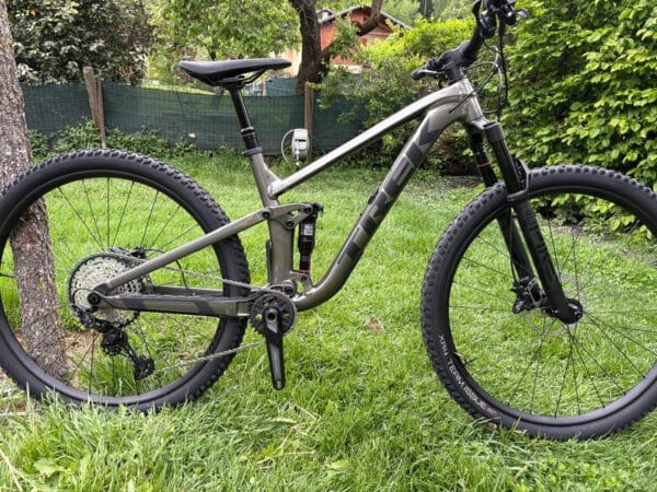 Trek Top Fuel 8 XT 3e gen Gris Mercury – Image 2
