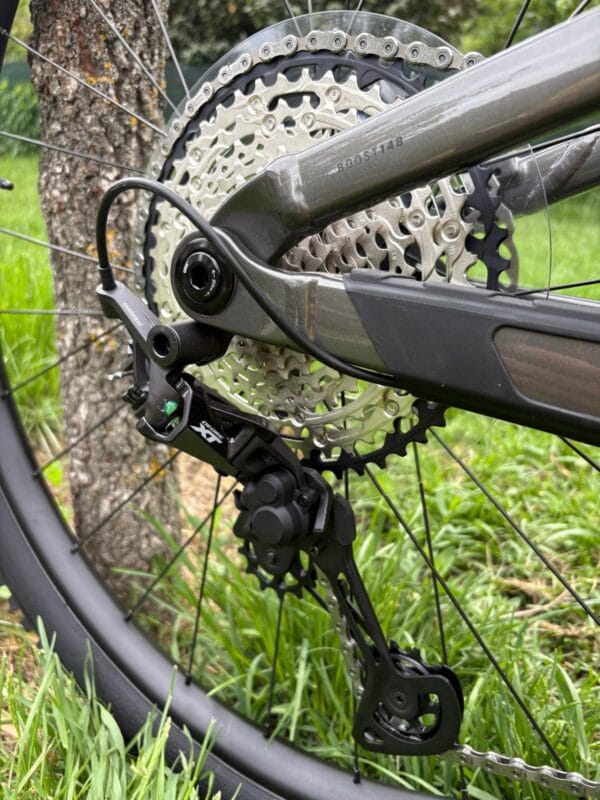 Trek Top Fuel 8 XT 3e gen Gris Mercury – Image 3
